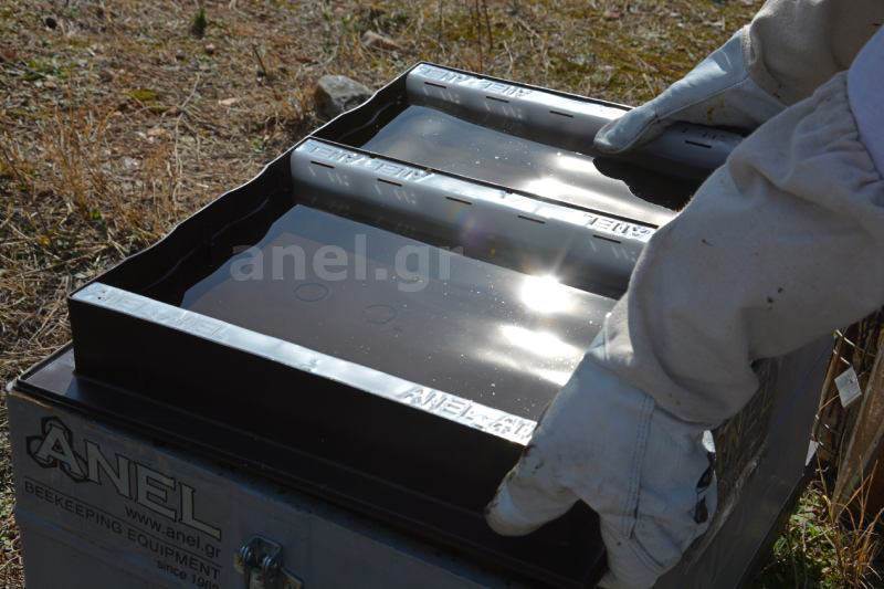 HONEY MASTERS - Top Feeder ANEL with Divided Compartments 43Lt 10 frame cap Langstroth Dadant